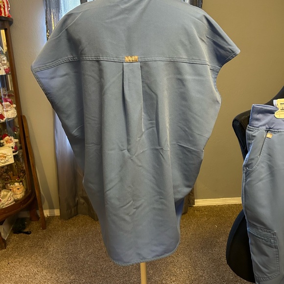 Figs Technical Collection Blue Scrub Top and Pants - Picture 5 of 12